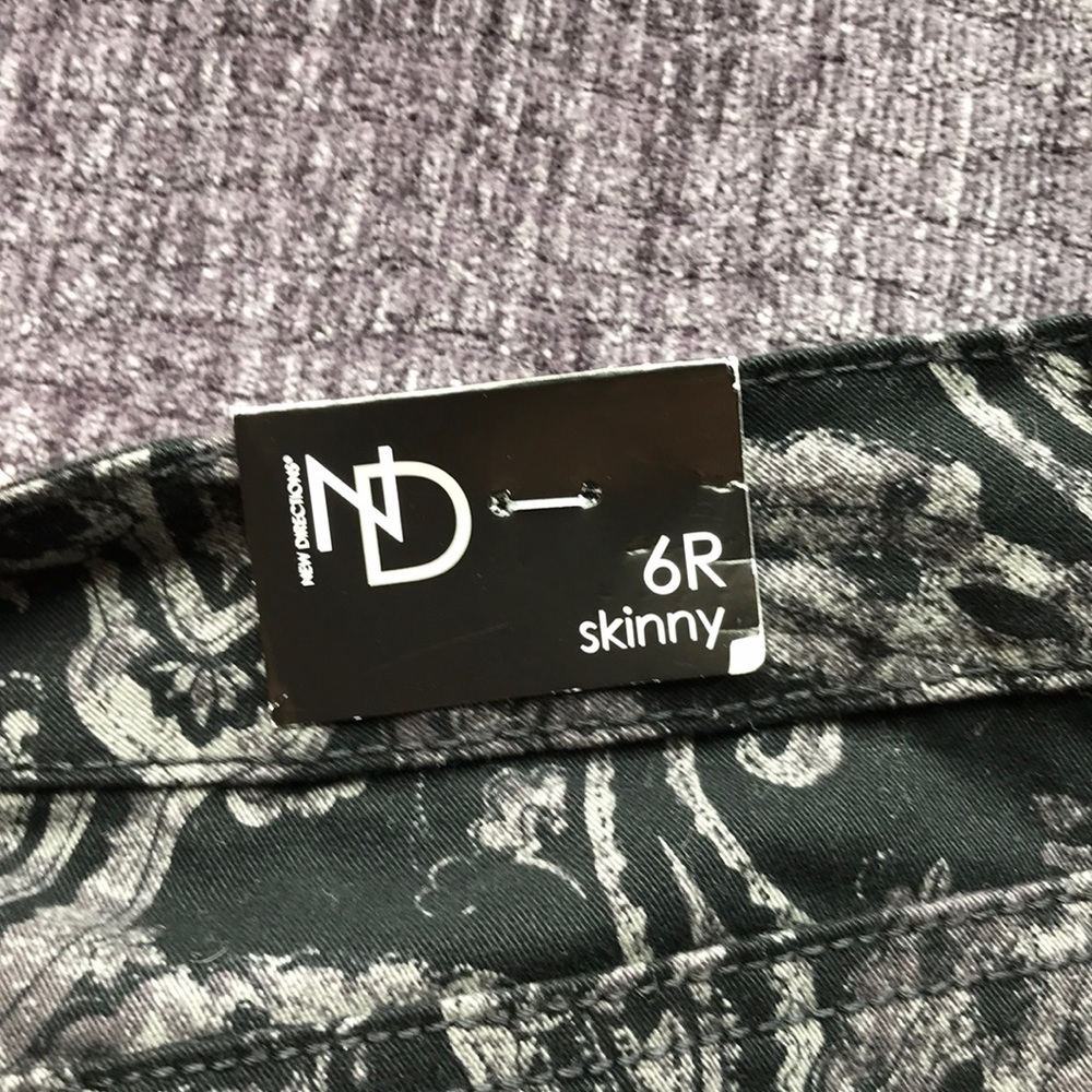 🆕 Black Printed Skinny Jean - Picture 5 of 7